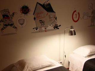 Oporto Excentric Surf / Design Hostel Porto