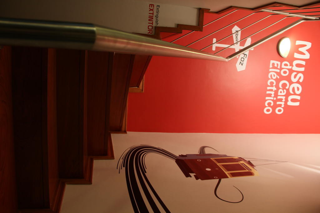 Oporto Excentric Surf / Design Hostel