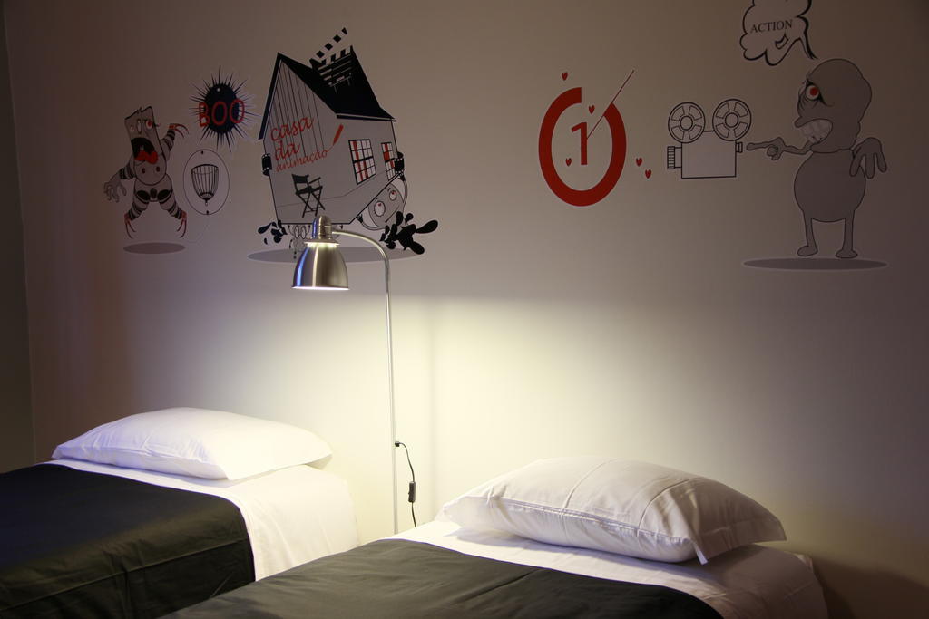 Oporto Excentric Surf / Design Hostel Porto